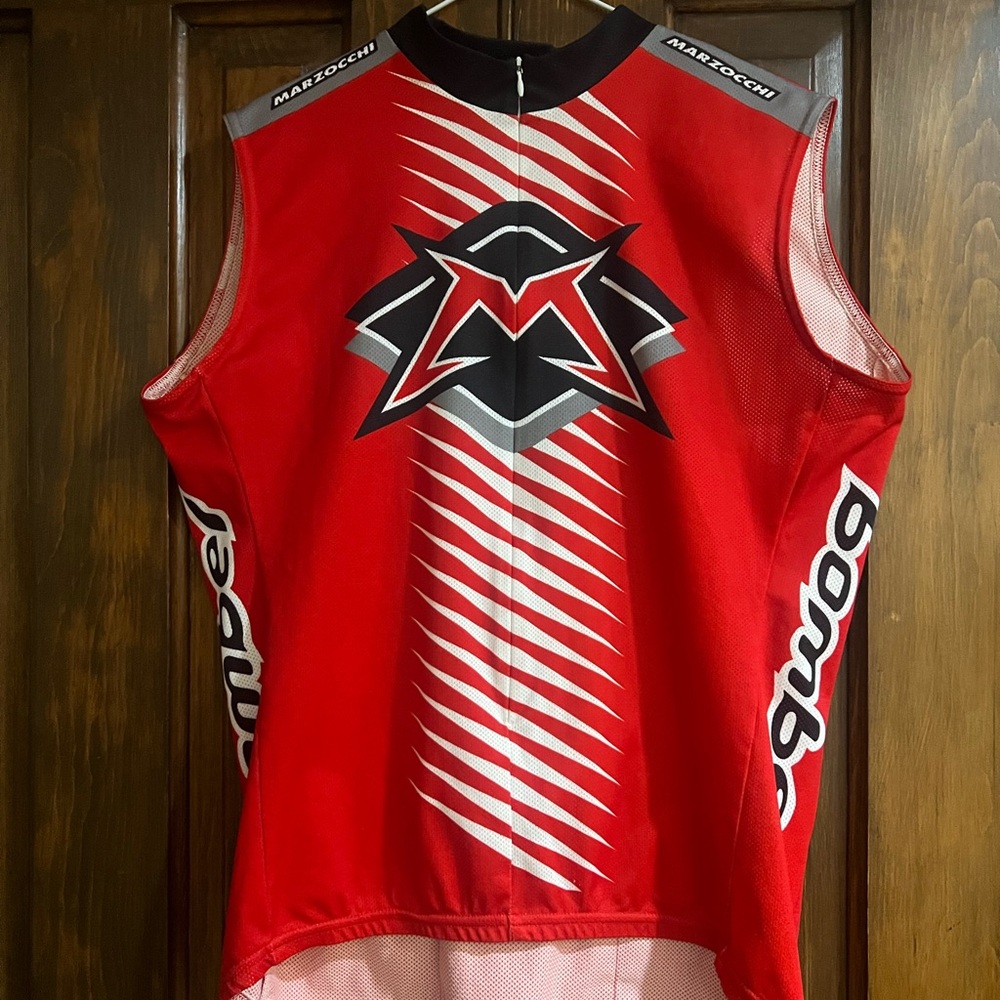 Sleeveless cycle jersey